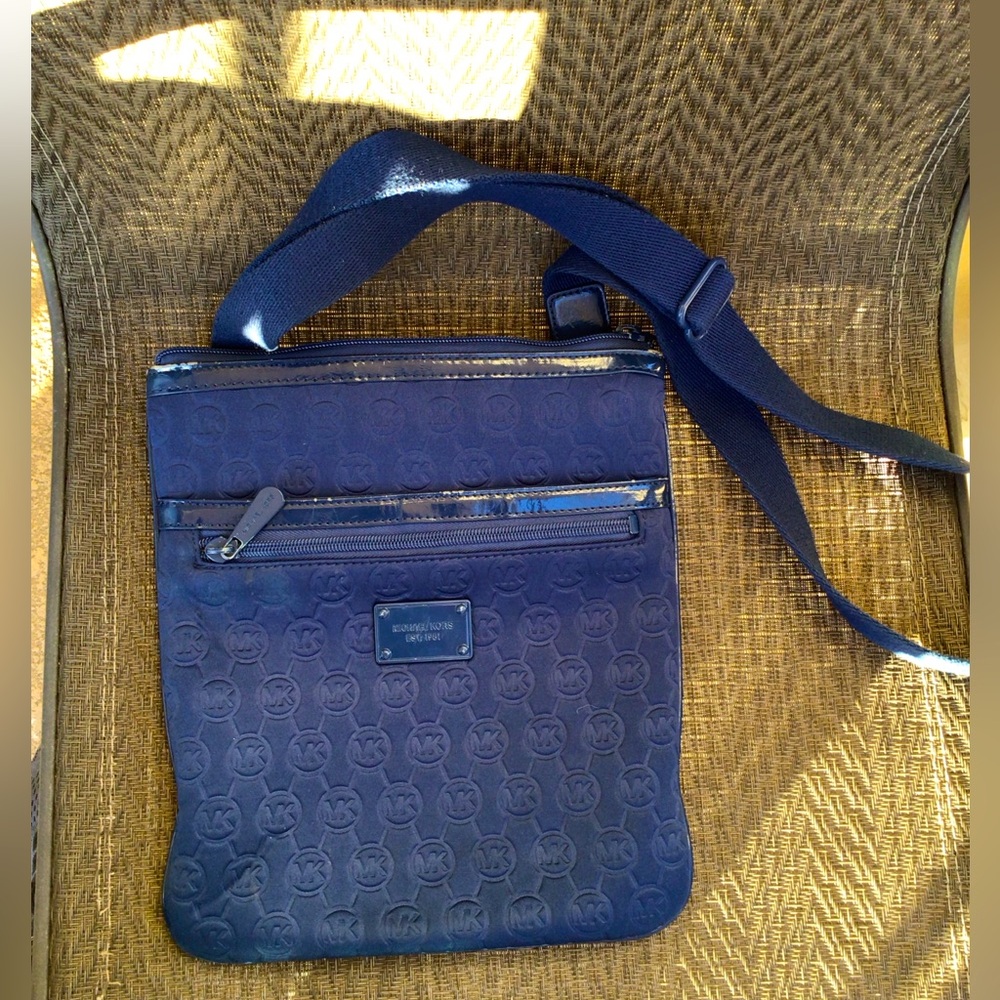 ❌️SOLD❌️ Michael Kors Neon Blue Neoprene Messenger Crossbody Bag - Picture 2 of 12